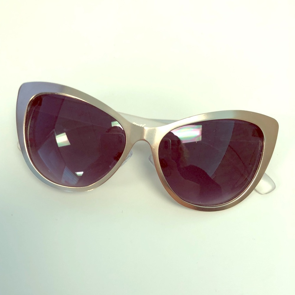 Betsy Johnson Cat eye sunglasses